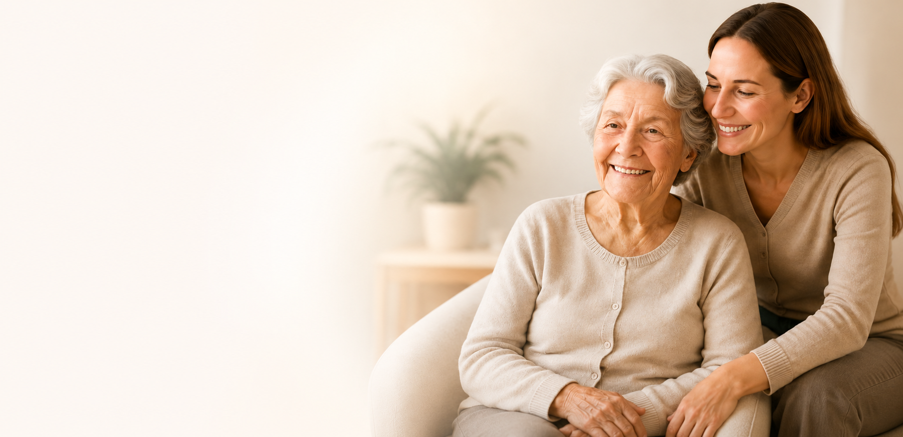Seniorin und Angehörige in einer ruhigen Pflegesituation